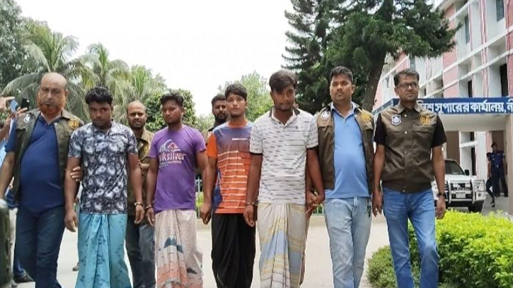 নীলফামারীতে ভিসা প্রতারক চক্রের ৪ সদস্য গ্রেপ্তার