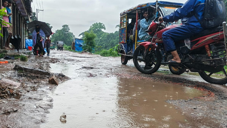 সড়ক নয়, দুর্ভোগের নাম নবীনগরের শ্যামগ্রাম-সলিমগঞ্জ সড়ক, সংস্কারের দাবি