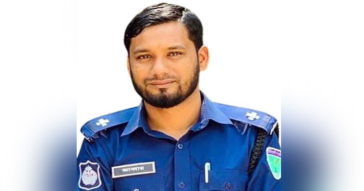 পুলিশ তদন্ত কেন্দ্রে ঘুষের টাকার বান্ডিল গুণে বুঝে নিচ্ছেন এএসআই! (ভিডিও সহ) 