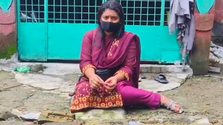 বিয়ের দাবিতে প্রেমিকের বাড়িতে প্রেমিকার অবস্থান