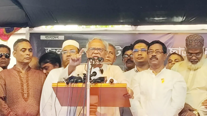 তারেক রহমান জুলাই গণতন্ত্রের ধ্রুবতারা, তাকে নিয়ে বাজে মন্তব্য করবেন না: রিজভী