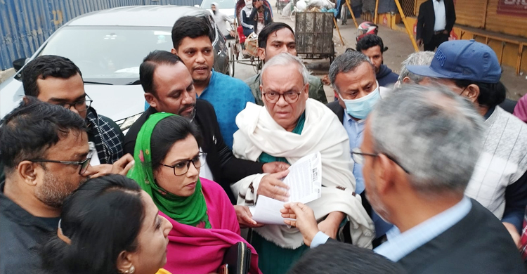 লুটেরাদের বিরুদ্ধে অবস্থান নিয়ে সাধারণ মানুষকে ভোট দিতে না বললেন রিজভী