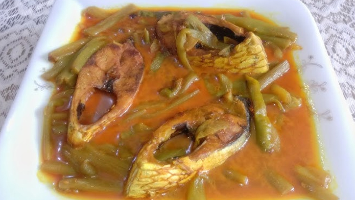 ইলিশের ঝোলে শাপলা ডাঁটা: হারিয়ে যাওয়া রান্নার গল্প