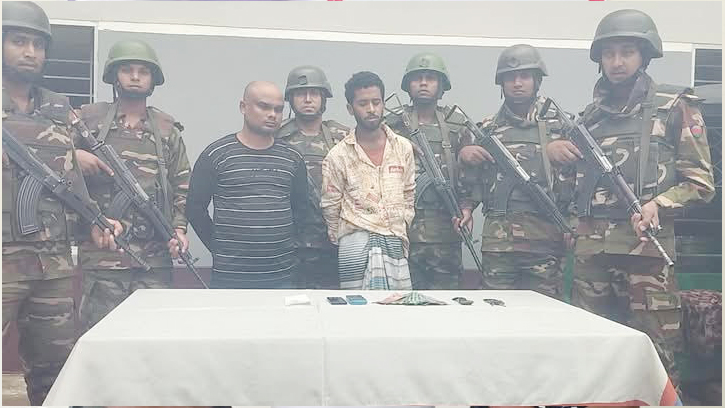 চট্টগ্রামের সাতকানিয়ায় দুই ছিনতাইকারী আটক  