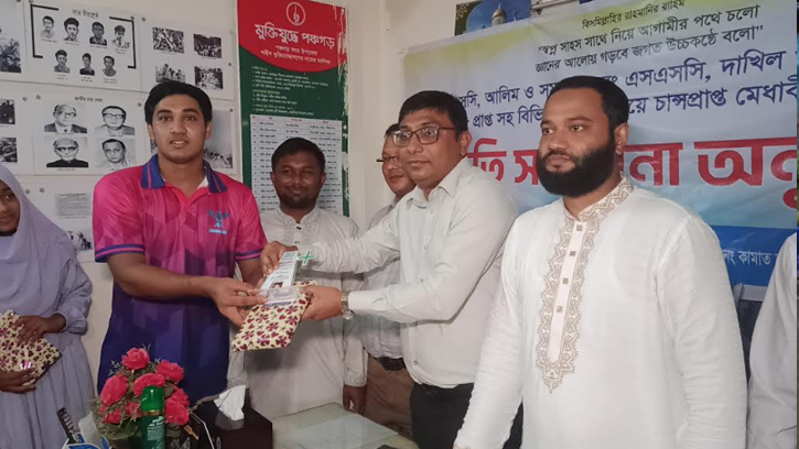 বিশ্ববিদ্যালয়ে ভর্তির সুযোগ পাওয়া কৃতি শিক্ষার্থীদের সংবর্ধনা