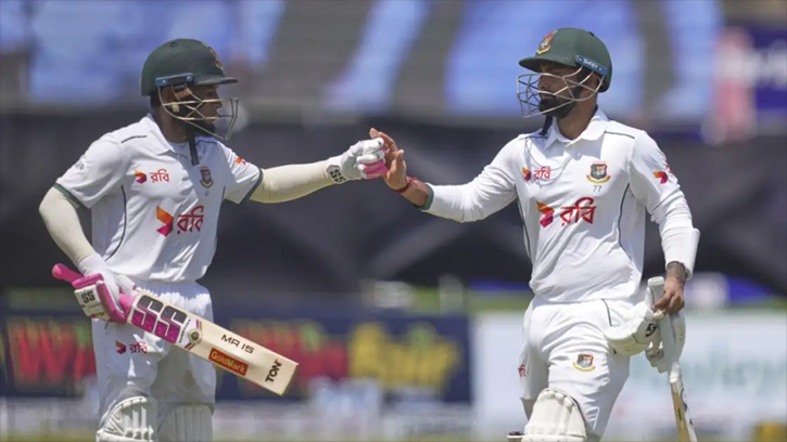 বৃষ্টির বিরতির পর মাঠে গড়ালো ম্যাচ
