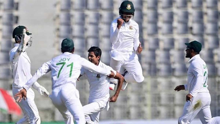 তাইজুলের ঘূর্ণিতে এল প্রথম সাফল্য