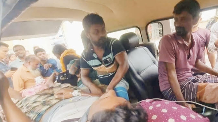 বরগুনার দুটি ট্রলারে ডাকাতি, জেলে গুলিবিদ্ধ