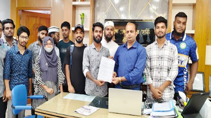 শিক্ষার্থীদের মাঝে উত্তেজনা, সহকারী অধ্যাপক নাদিরাকে বদলি