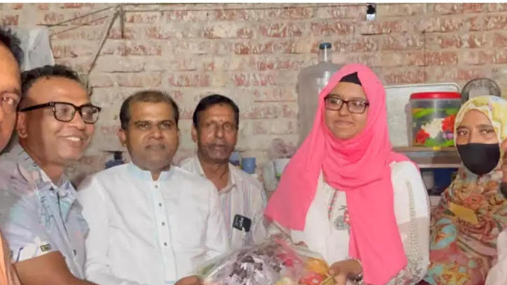চট্টগ্রাম বোর্ডে ব্যাবসা শিক্ষায় সেরা আনোয়ারার মেহেজাবীনকে তারেক রহমানের শুভেচ্ছা